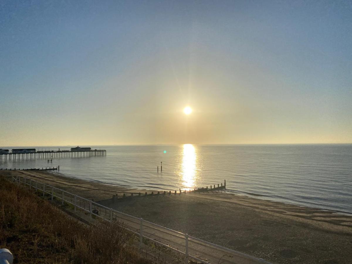 Northcliffe, Southwold Seafront Sleeps 14 Villa Luaran gambar